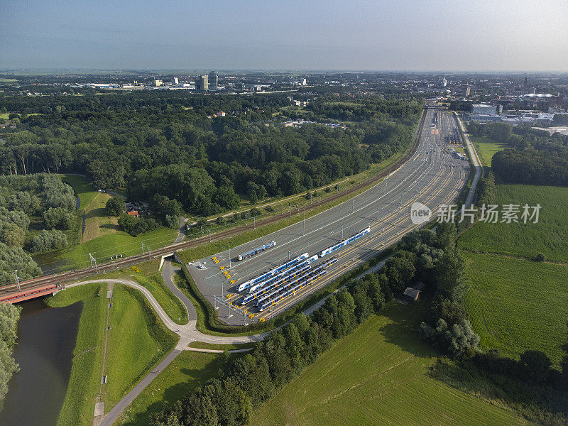 从上面可以看到Zwolle Hanzeboog附近的铁路站场